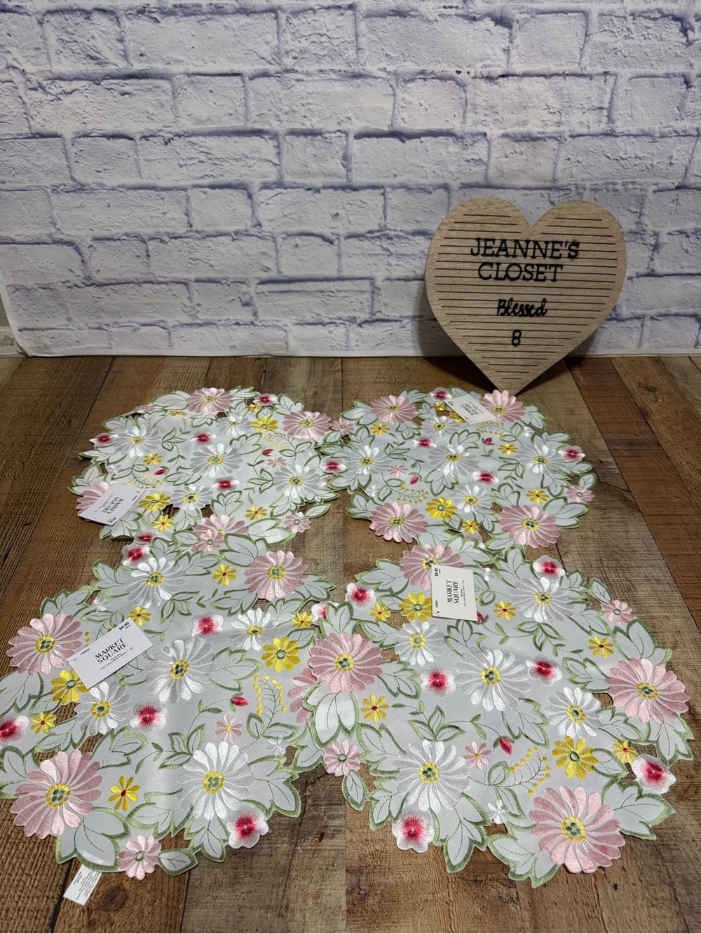 market square round embroidered placemats nwt set of 4

New with tags 
Beautiful